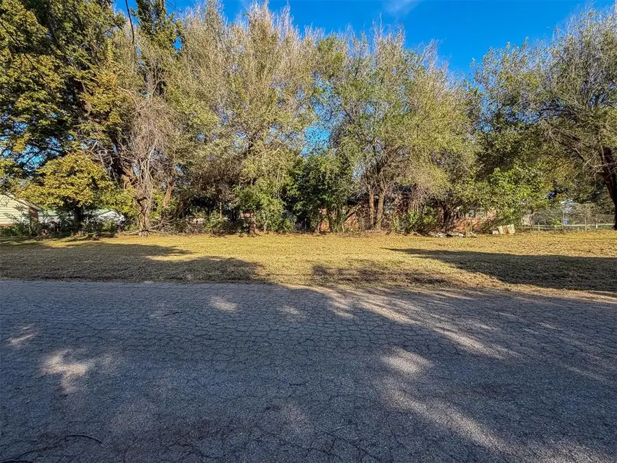 215 W Florida Avenue, Anadarko, OK 73005 - #3