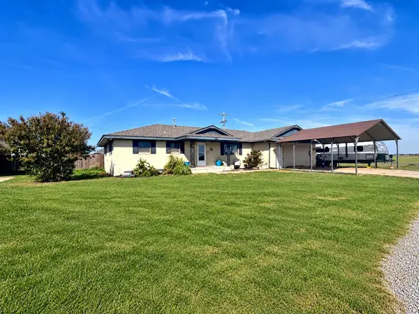 1019 E Lincoln Street, Sentinel, OK 73664