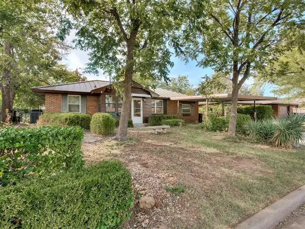 209 S Bristow Ave, Moore, OK 73160
