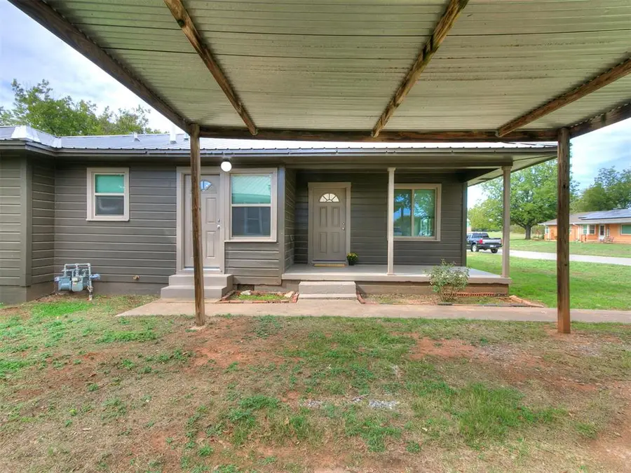 715 W Wisconsin Avenue, Chickasha, OK 73018 - #2