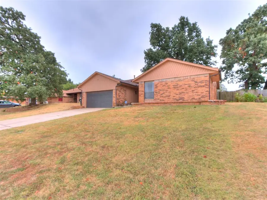 1112 Hawthorne Drive, Midwest City, OK 73110 - #3