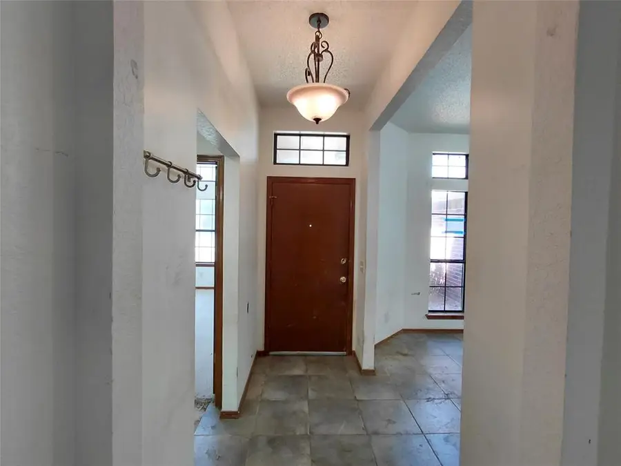 17012 Crest Valley, Edmond, OK 73012 - #2