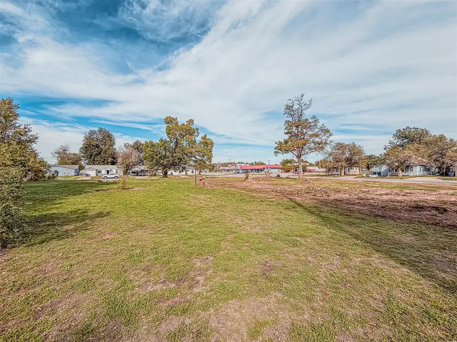 318 N 1st Street, Anadarko, OK 73005 - #2