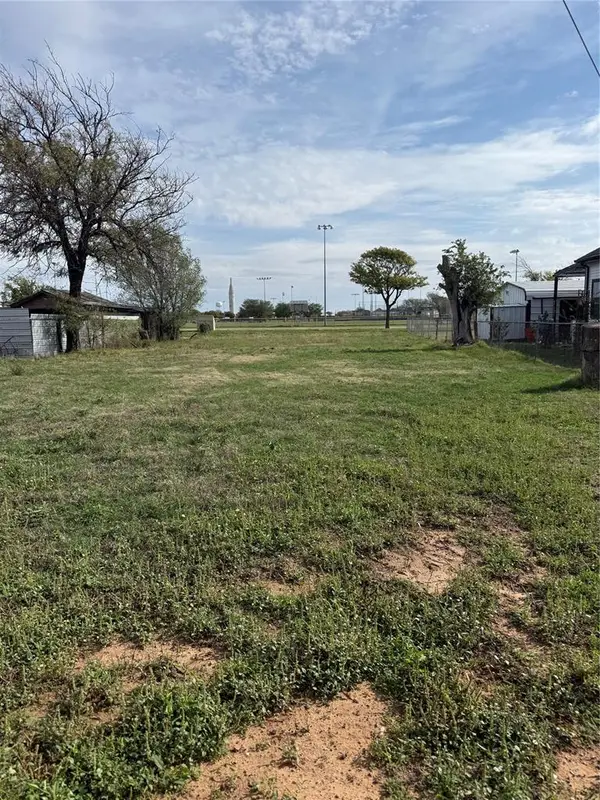 918 S Baucum Street, Altus, OK 73521