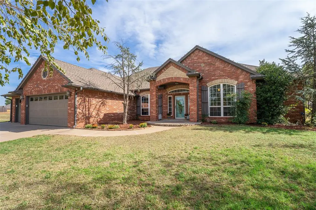 204 W Waterfront Drive, Tuttle, OK 73089 - #1