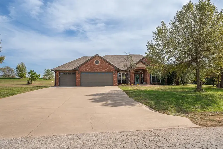 204 W Waterfront Drive, Tuttle, OK 73089 - #2