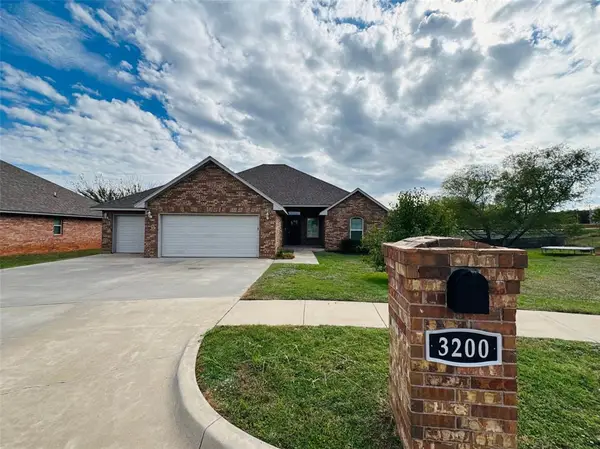 3200 Valley Hollow, Norman, OK 73071