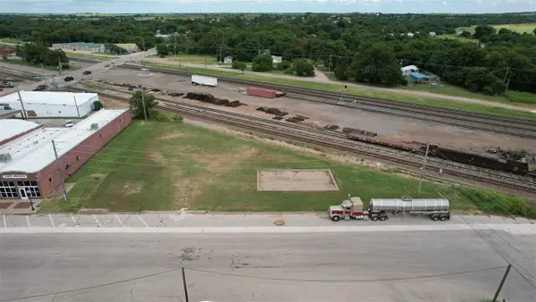 201 6th Street, PERRY, OK 73077