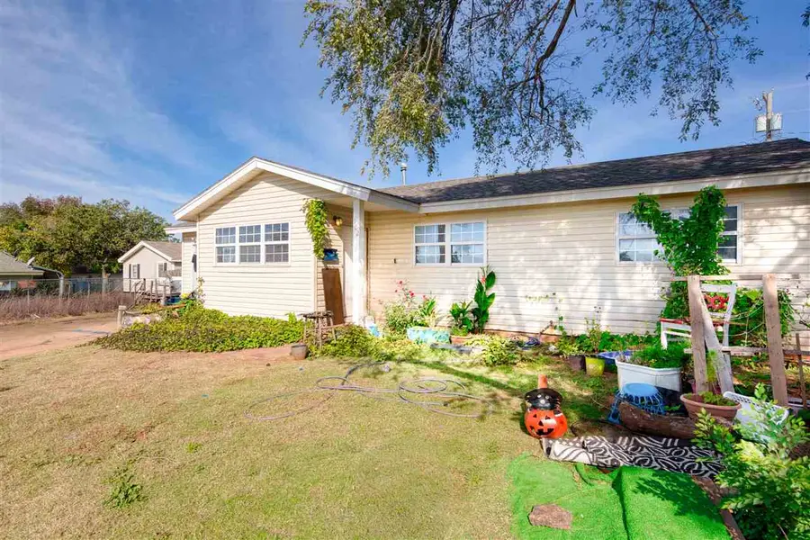 102 Elaine Drive, Cordell, OK 73632 - Image #2