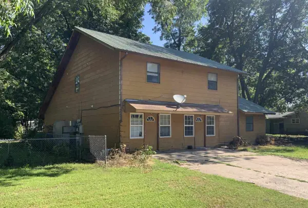 211-213 E French Avenue, Perkins, OK 74059