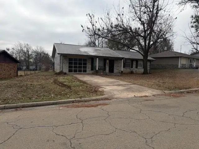 811 Parkview Dr, Cushing, OK 74074 - Image #1