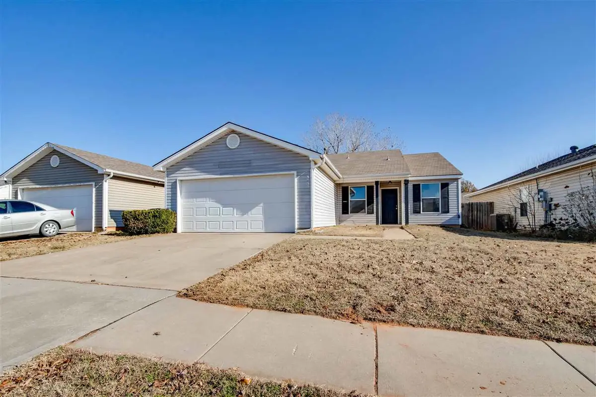 1000 Edinburg Drive, Yukon, OK 73099 - Image #1