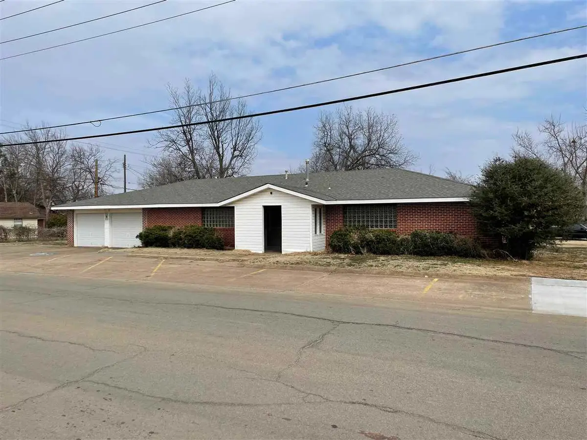 112 S Highland Avenue, Cushing, OK 74023 - #1