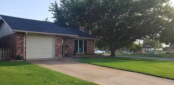 323 W Cherokee Street, Medford, OK 73759