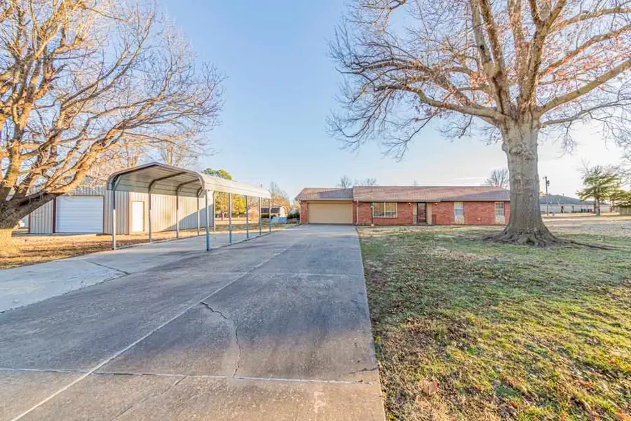 1211 E 13th Street, Cushing, OK 74023 - #3