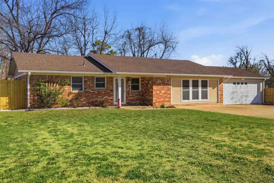 617 Locust, Perry, OK 73077 - #2