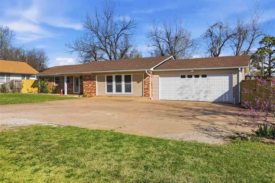 617 Locust, Perry, OK 73077 - #3