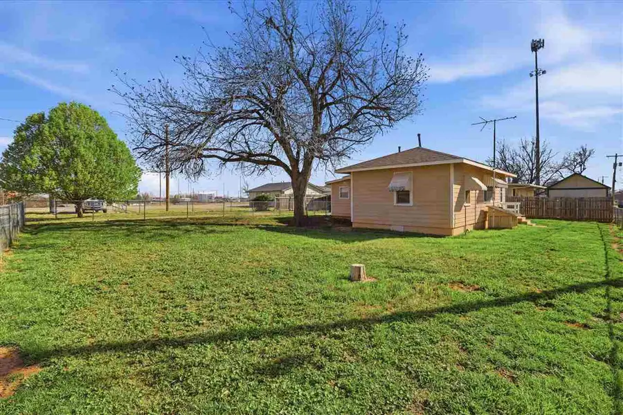 1010 5th, Perry, OK 73077 - #2