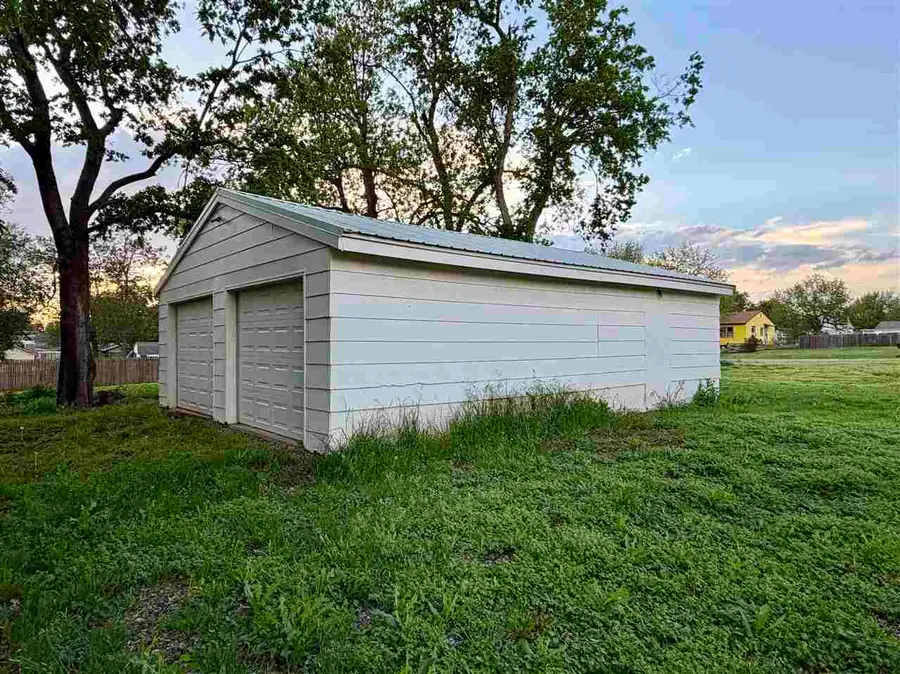 1202 Grove Street, Perry, OK 73077 - #3