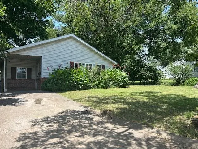 1618 S 10th Street, Ponca City, OK 74601 - #1