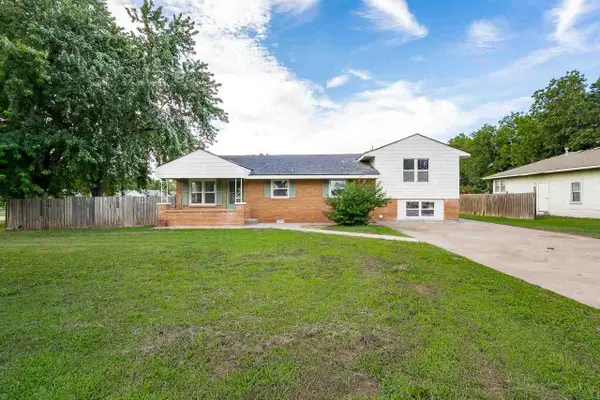 1211 Kaw Street, Perry, OK 73077