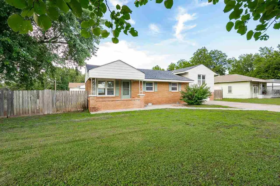 1211 Kaw Street, Perry, OK 73077 - #2