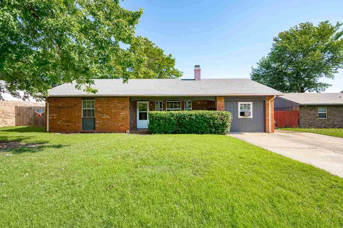 217 E Maple Avenue, Perry, OK 73077-2604 - #1