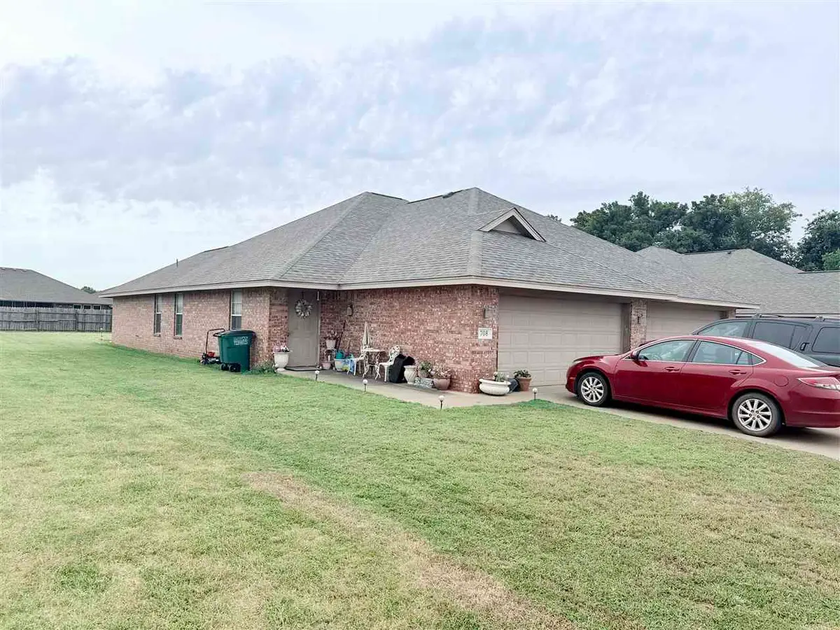 706 & 708 NE 4th Street, Perkins, OK 74059 - #1