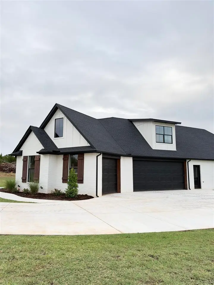 21288 Reserve Cir., Harrah, OK 73045 - #3