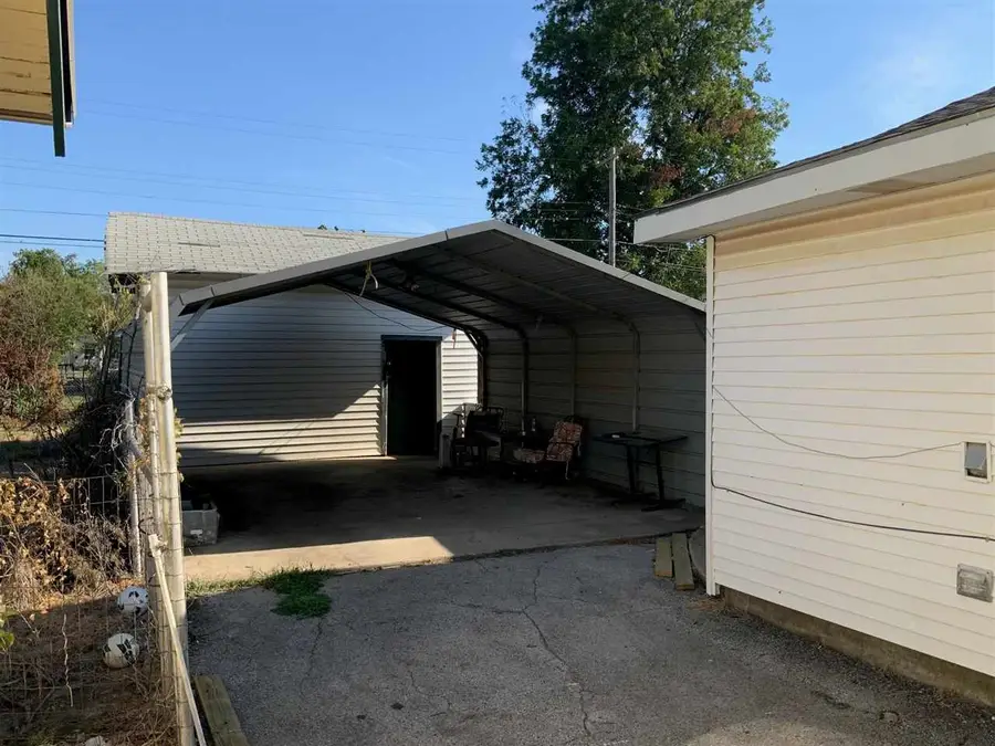 924 E Moses Street, Cushing, OK 74023 - #3
