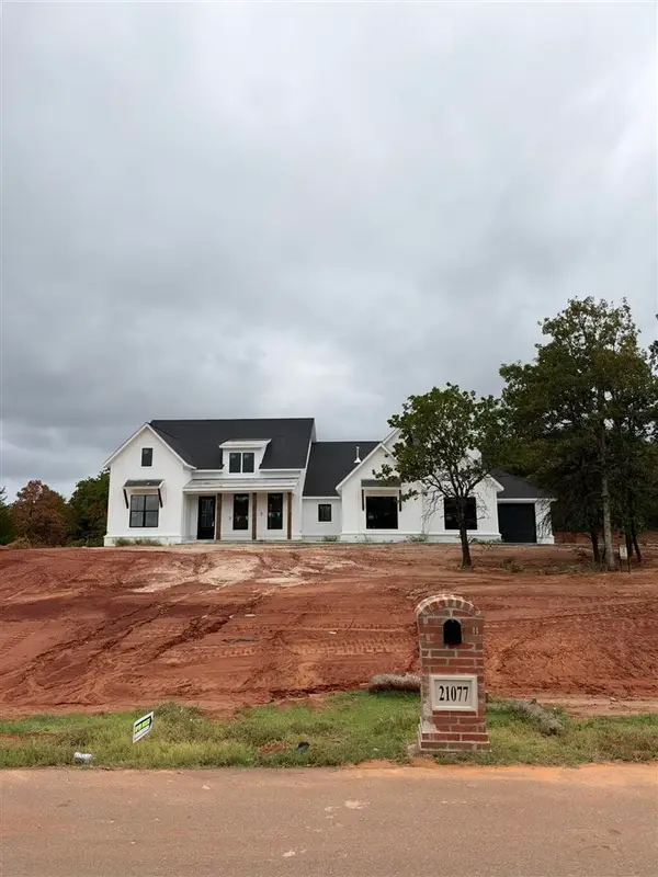 21077 Reserve Cir., Harrah, OK 73045