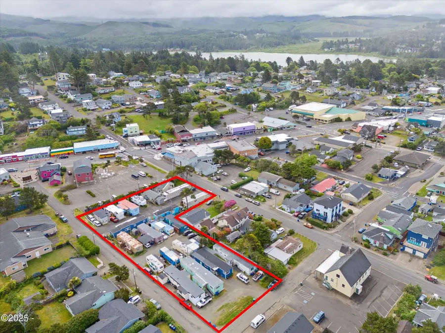 1461 NW 17th Street, Lincoln City, OR 97367 - #3