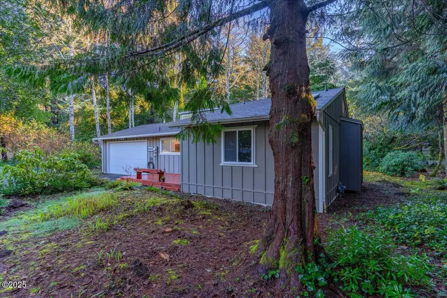 199 SW The Pines, Depoe Bay, OR 97341 - #3