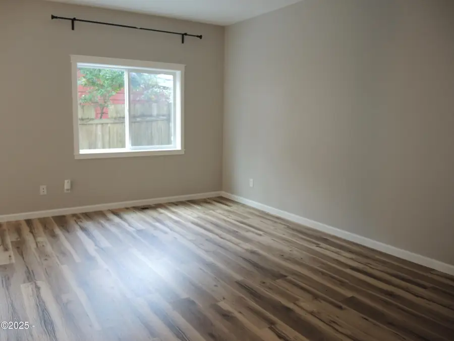 574 SE Neptune Ave, Lincoln City, OR 97367 - #3
