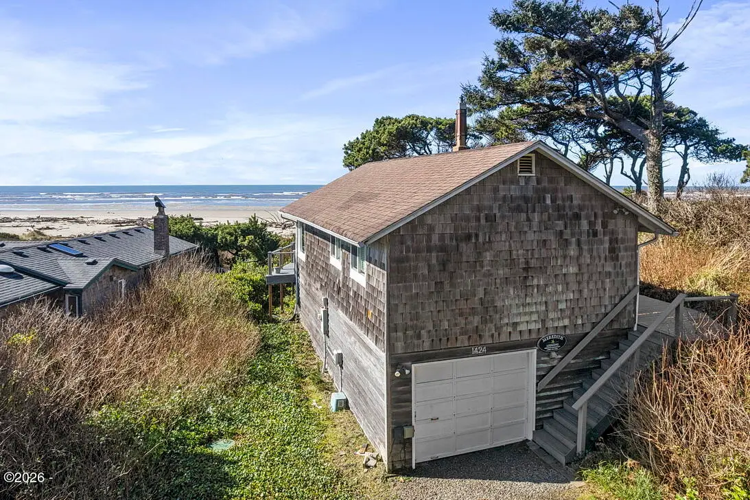 1424 SW Seawoods Ter, Waldport, OR 97394 - #1