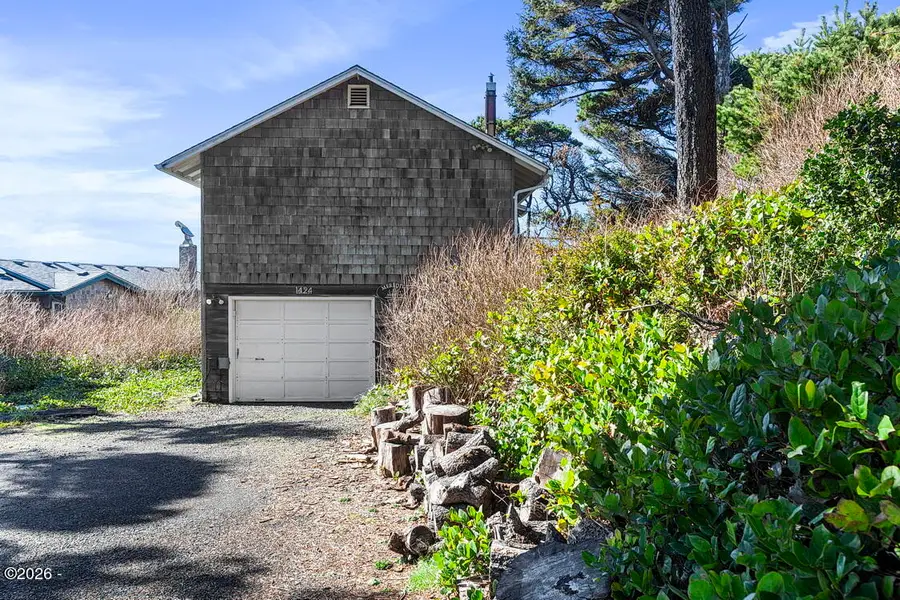 1424 SW Seawoods Ter, Waldport, OR 97394 - #3