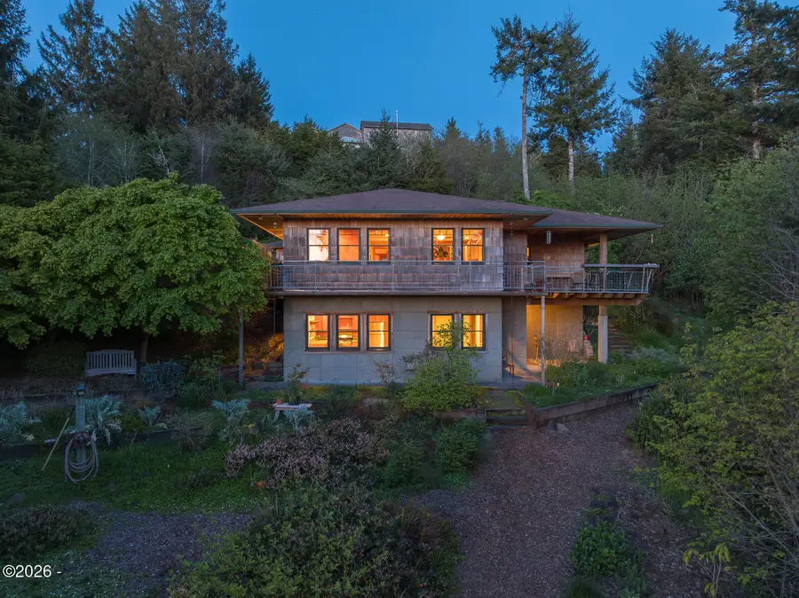 363 SE Back Bay Dr, Newport, OR 97365 - #3