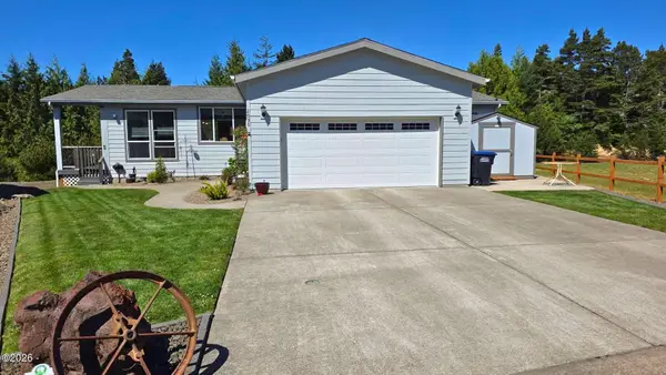 2050 SW Green Ln, Waldport, OR 97394