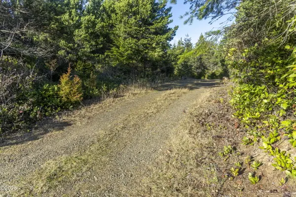 TL 200 NW Cross, Seal Rock, OR 97376
