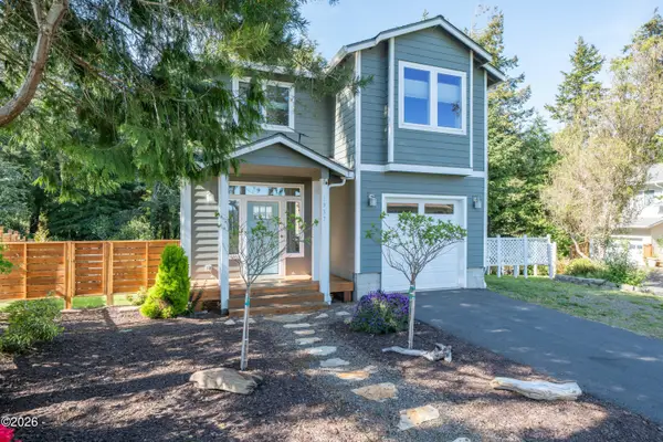 1937 NE 7th Dr, Lincoln City, OR 97367