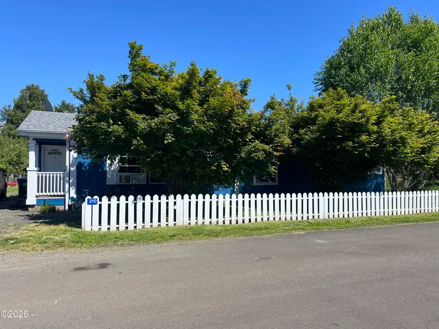 210 NW Grinstead St, Siletz, OR 97380 - #2