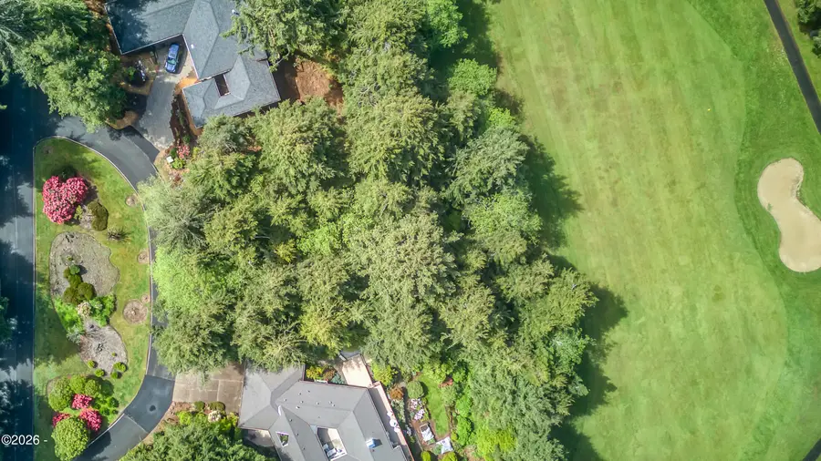 542 Fairway Dr, Lincoln City, OR 97367 - #2