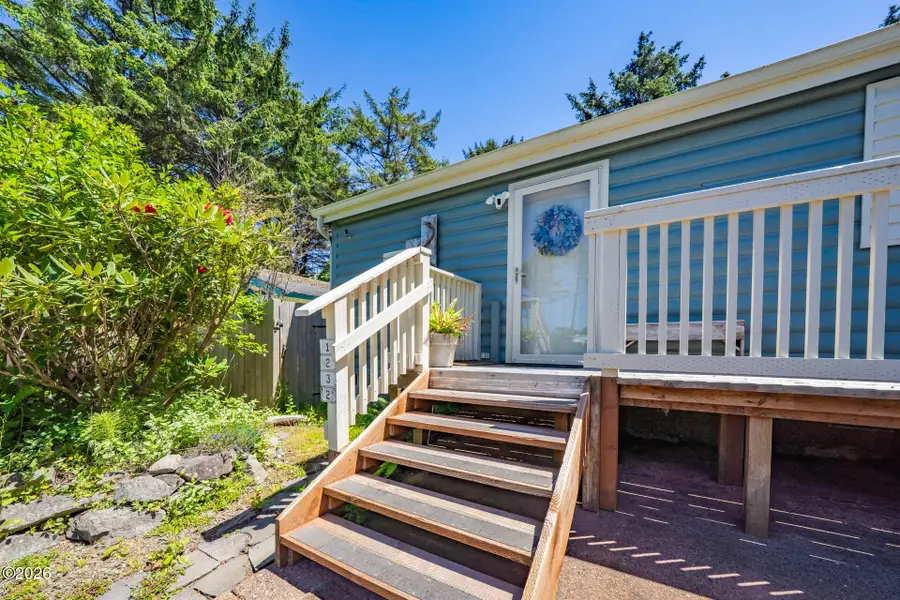1232 SE 2nd, Lincoln City, OR 97367 - #3