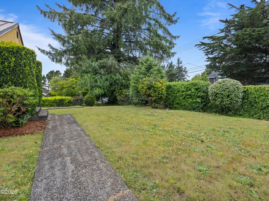 340 NE 8th St, Newport, OR 97365 - #3