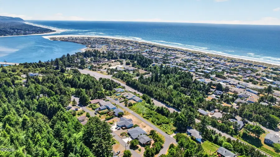 1902 NW Cedar Crest Pl, Waldport, OR 97394 - #2