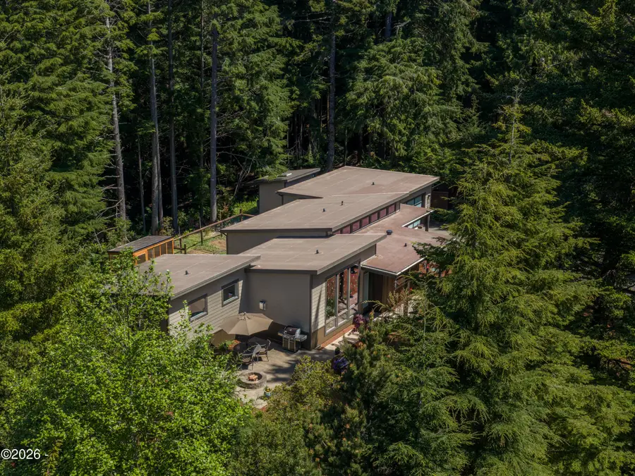 1020 NW Terrace, Waldport, OR 97394 - #2