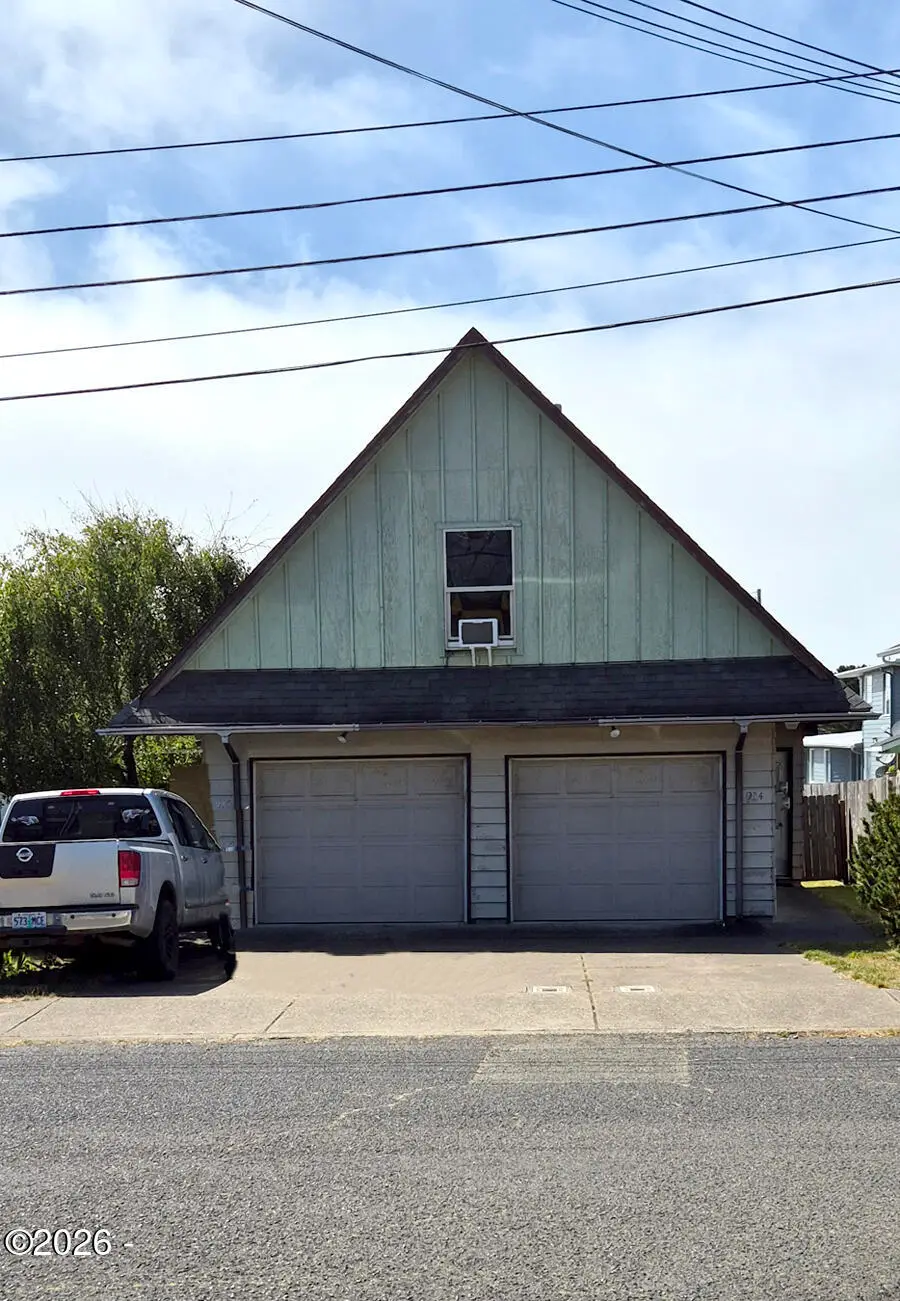 938 SW 11th, Newport, OR 97365 - #1