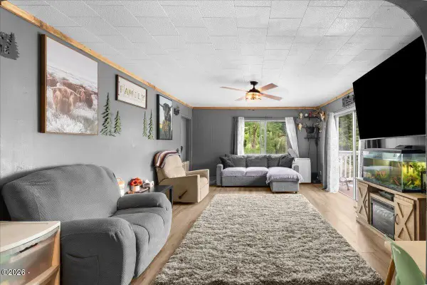 1252 NW Spruce, Toledo, OR 97391