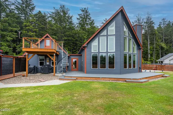 810 SW Wakeetum St, Waldport, OR 97394