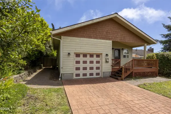 736 NW Lee St, Newport, OR 97365